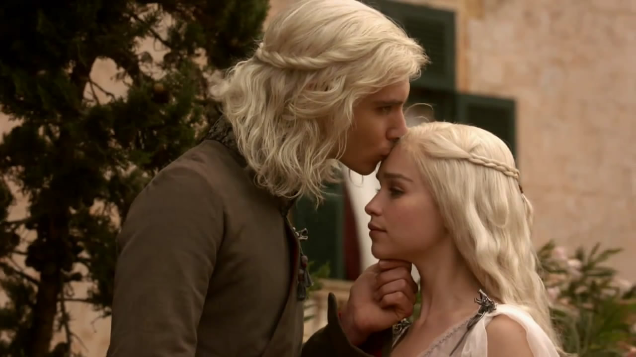 Viserys Daenerys HBO.jpg