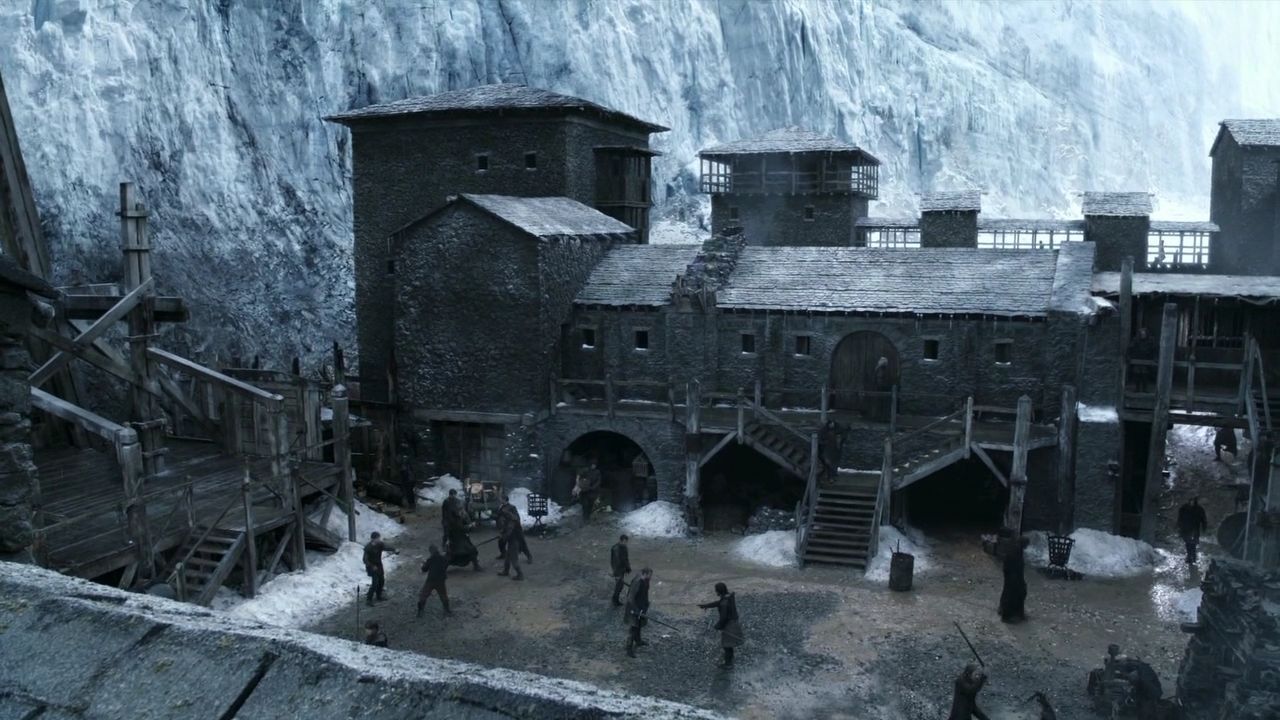Pátio do castelo ilustrado na série Game of Thrones.
