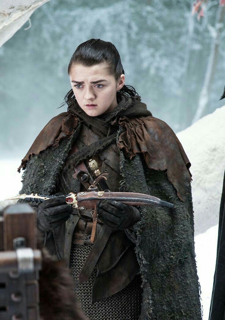 Arya Stark Maisie Williams Valyrian Steel Dagger.jpg