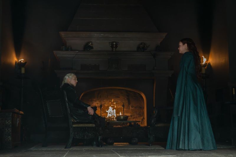 Arquivo:Rhaenyra & Alicent HotD.jpg